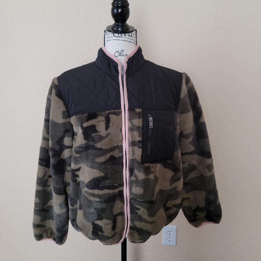 Rails Wesley Camo Faux Fur Jeacket, Size Medium